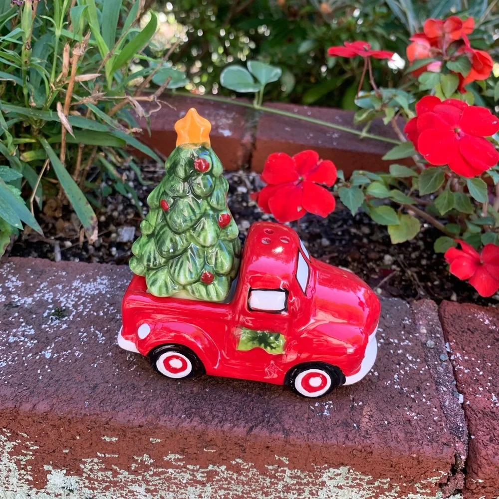 Christmas salt and pepper shakers